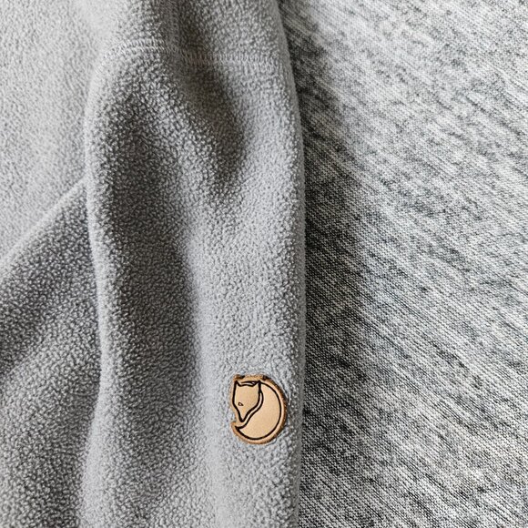 Fjall Raven Men's XL Gray 1/4 Snap Button Ovik Fleece Sweater 81469 Gorpcore - Picture 6 of 14